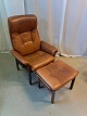 Lænestol med fodskammel Kr. 1800,-