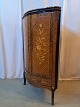 Hjørneskab kr. 2800,-