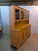 Skab med vitrineoverdel kr. 2500,-